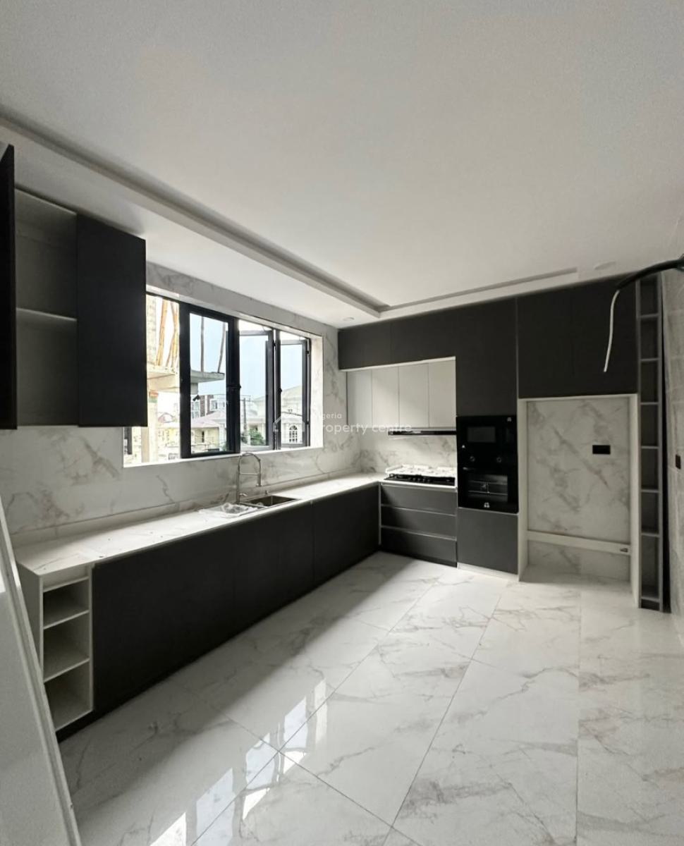 Self-serviced and Self-compound 5 Bedroom En-suite Townhouse with an E, Lekki Phase 1, Lekki, Lagos, Terraced Duplex for Sale