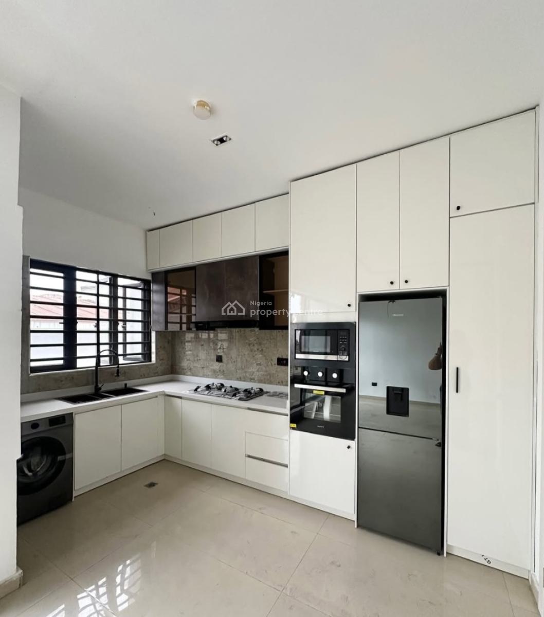 Serviced with 24/7 Power Supply 2 Bedroom En-suite Flat with an Open F, Lekki Phase 1, Lekki, Lagos, Flat / Apartment for Sale