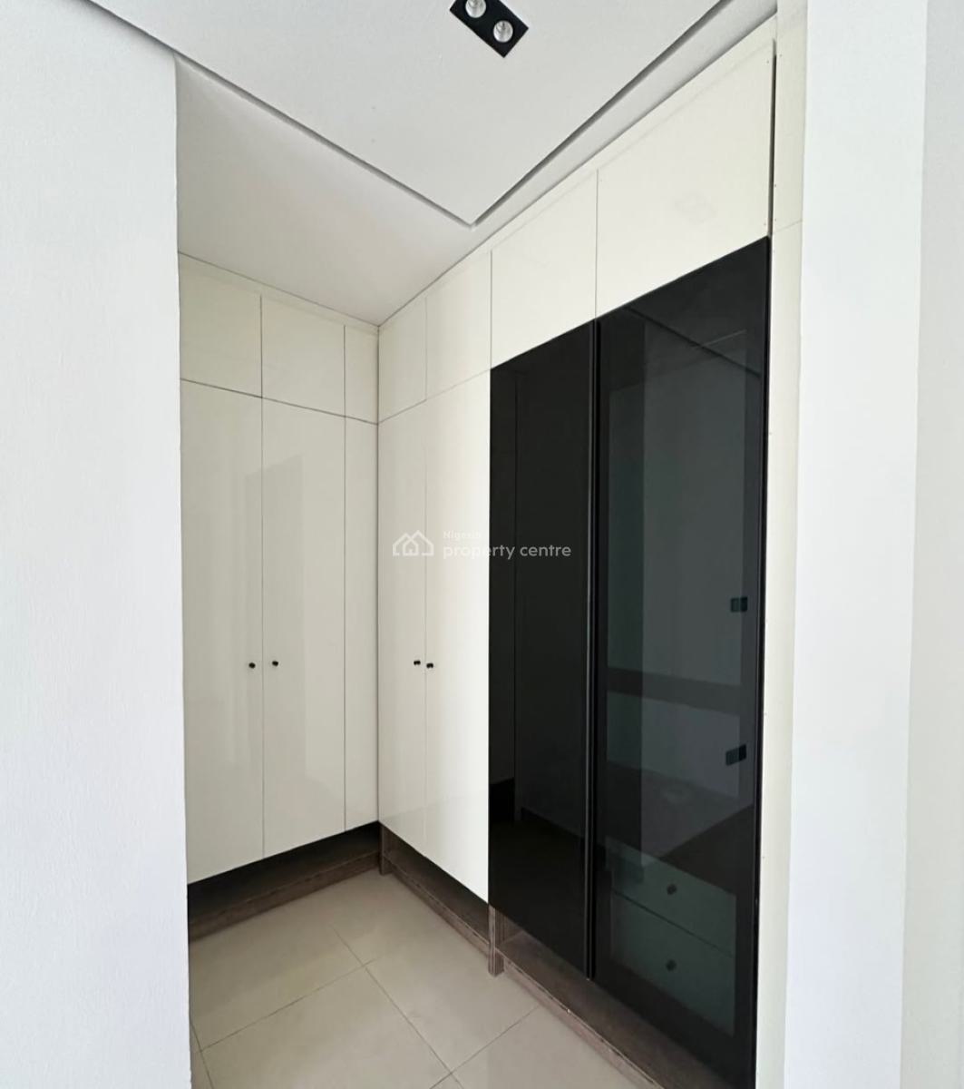 Serviced with 24/7 Power Supply 2 Bedroom En-suite Flat with an Open F, Lekki Phase 1, Lekki, Lagos, Flat / Apartment for Sale