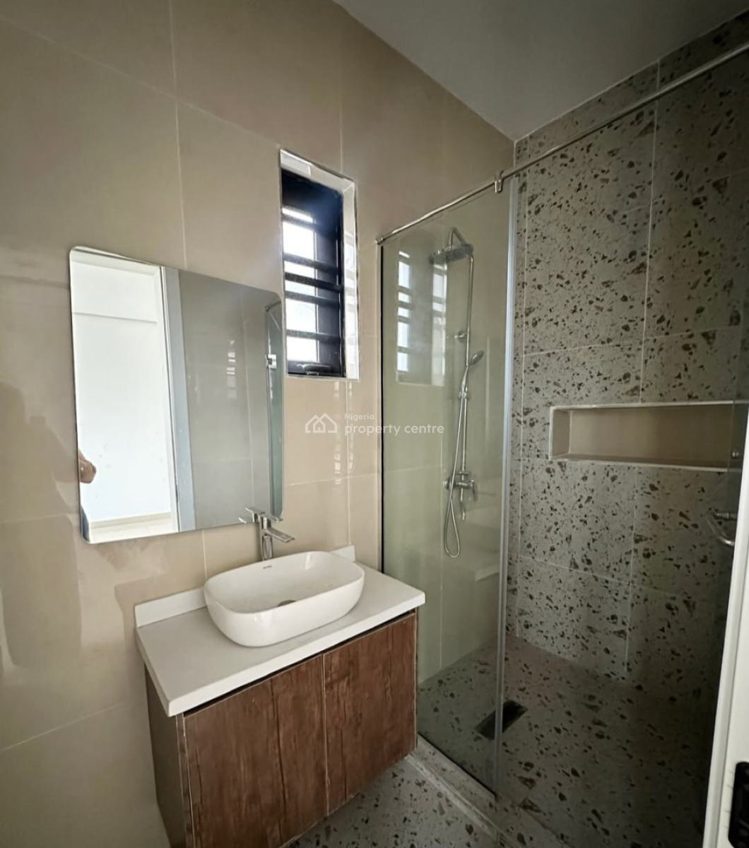 Serviced with 24/7 Power Supply 2 Bedroom En-suite Flat with an Open F, Lekki Phase 1, Lekki, Lagos, Flat / Apartment for Sale