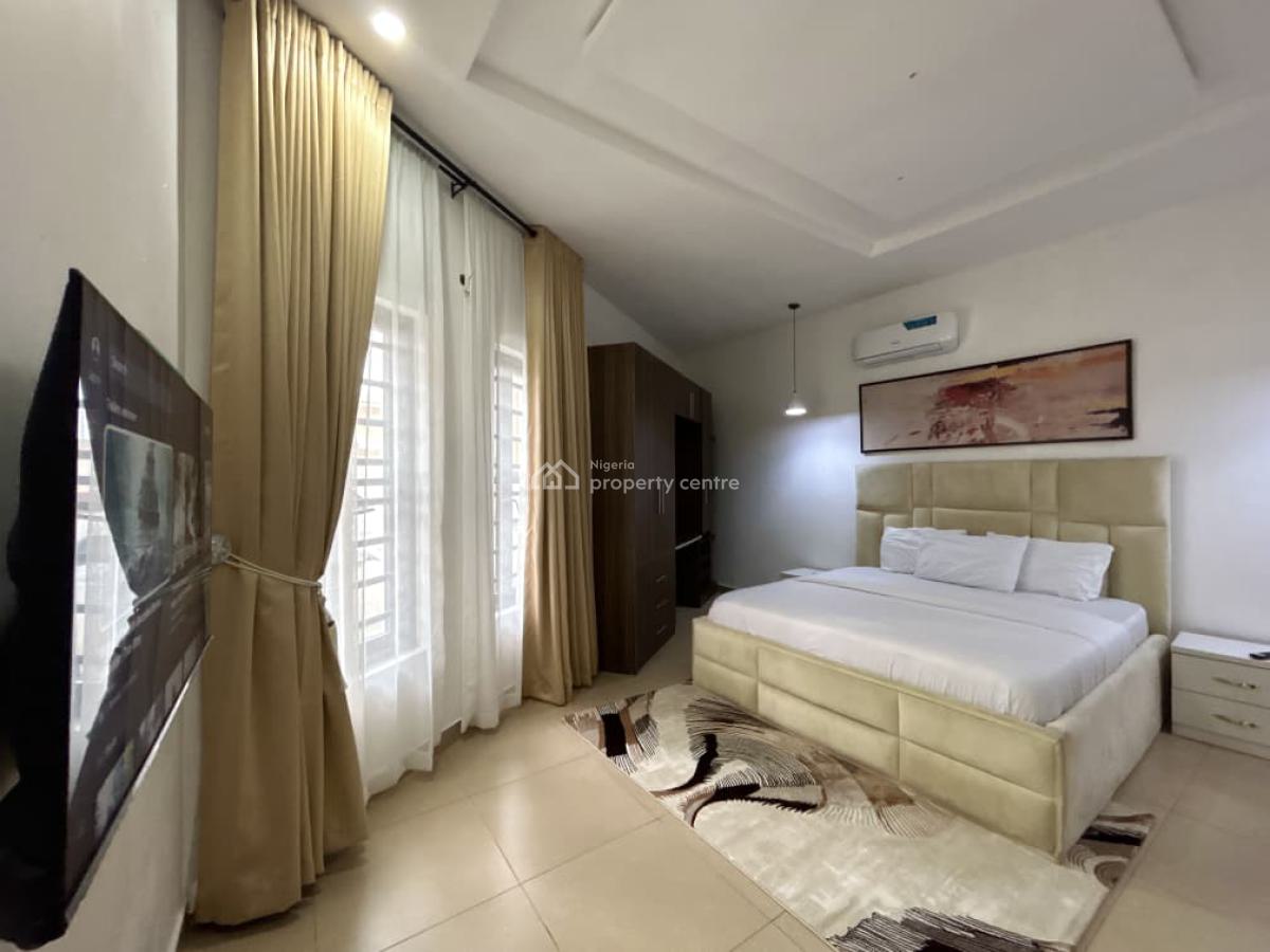 Luxurious 3 Bedroom Apartment with Ps5 and High Speed Wifi, Dining Space, Netflix,visitors Toilet, Parking Space and More, Lekki Phase 1, Lekki, Lagos, Flat / Apartment Short Let