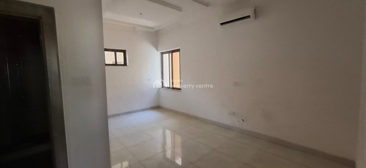 Standard 3 Bedroom Apartment with Bq, Guzape District, Abuja, Flat / Apartment for Sale