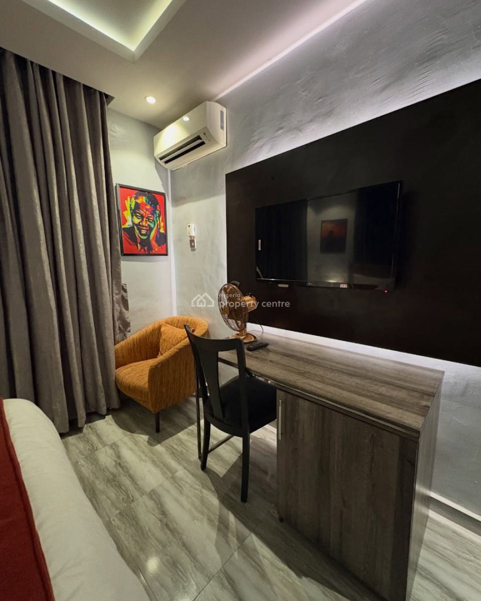 Scav D4 X Spacious 1bedroom Apartment, Airport Road, Ikeja, Lagos, Flat / Apartment Short Let
