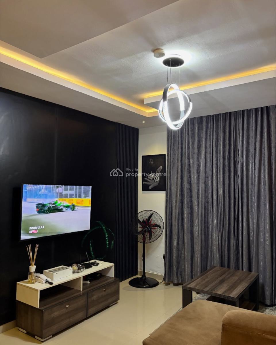 Scav D4 X Spacious 1bedroom Apartment, Airport Road, Ikeja, Lagos, Flat / Apartment Short Let