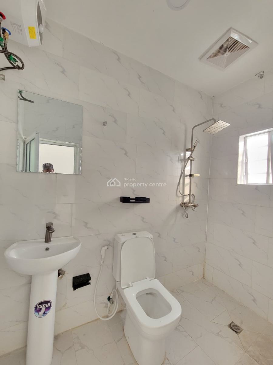 a Spacious  2bedroom Flat: Upstairs Private Staircase, Badore Ajah, Ajah, Lagos, Flat / Apartment for Rent