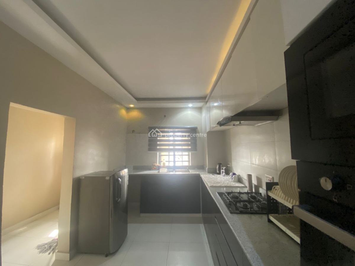 Fully Furnished 2 Bedroom Apartment, Lekki Phase 1, Lekki, Lagos, Flat / Apartment for Rent