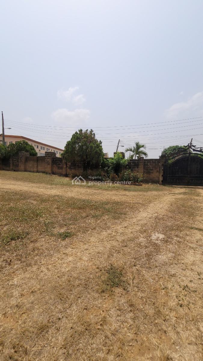 Residential Parcel of Fenced Land, Alalubosa Gra, Alalubosa, Ibadan, Oyo, Land for Sale