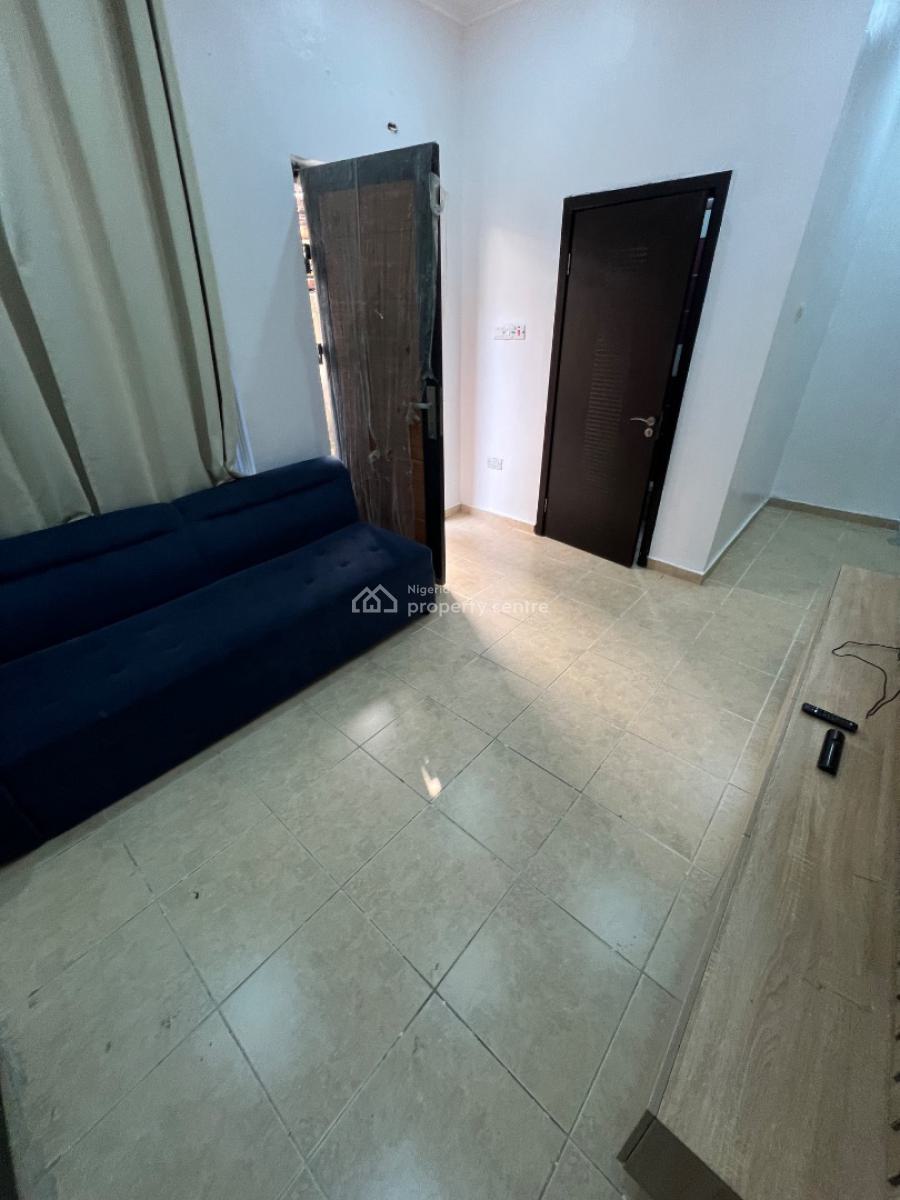 Partly Furnished and Fully Serviced Room & Parlour in Osapa London, Osapa London Estate, Osapa, Lekki, Lagos, Mini Flat (room and Parlour) for Rent