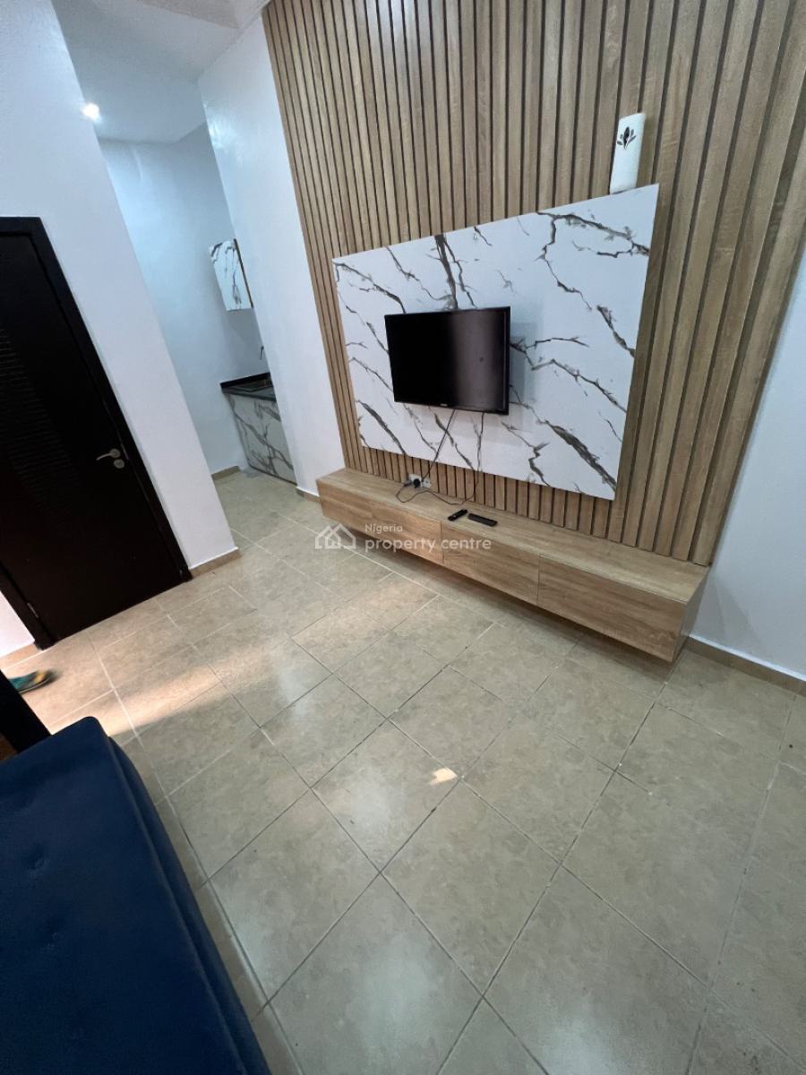 Partly Furnished and Fully Serviced Room & Parlour in Osapa London, Osapa London Estate, Osapa, Lekki, Lagos, Mini Flat (room and Parlour) for Rent