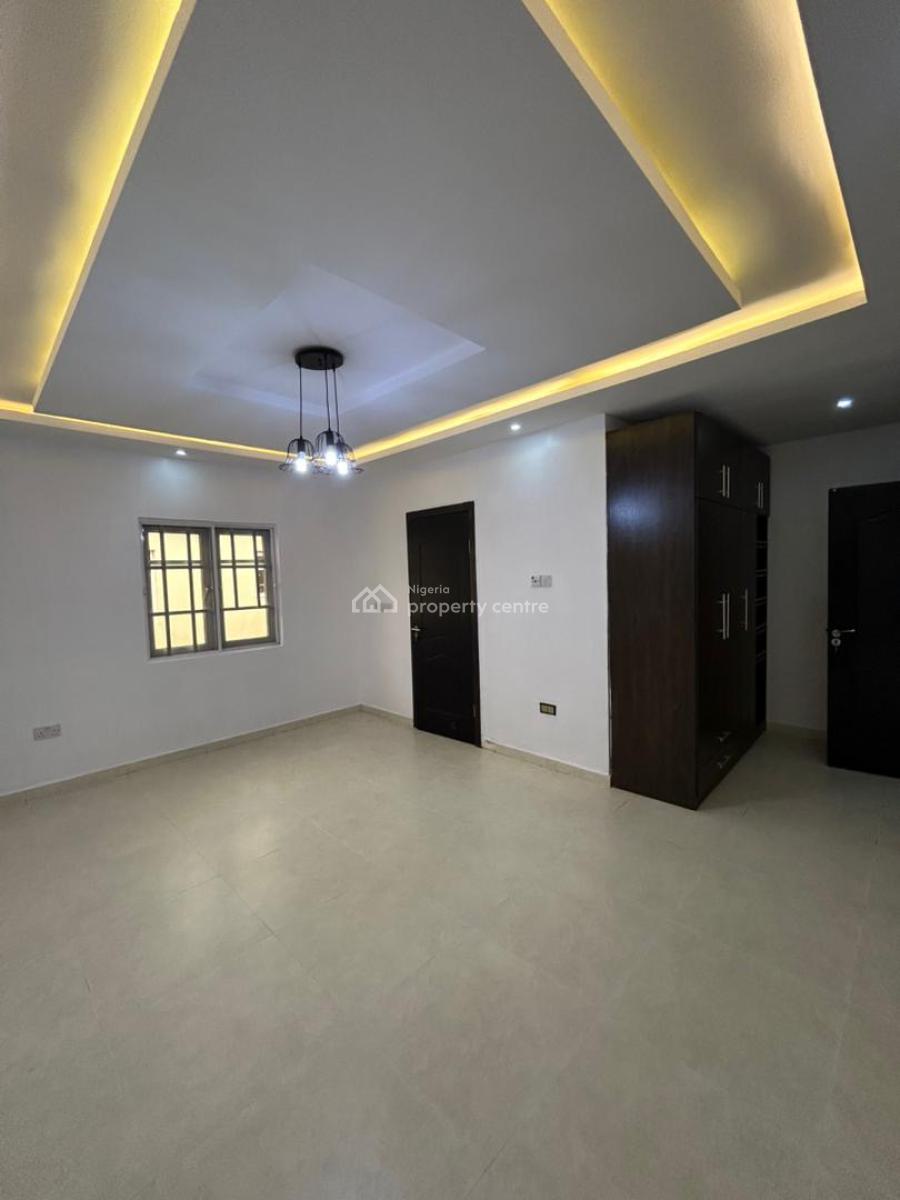 Well Maintained Four (4) Bedroom Mansionnaite with a Room Bq, Off Platinum Way, Ikate, Lekki, Lagos, Flat / Apartment for Rent