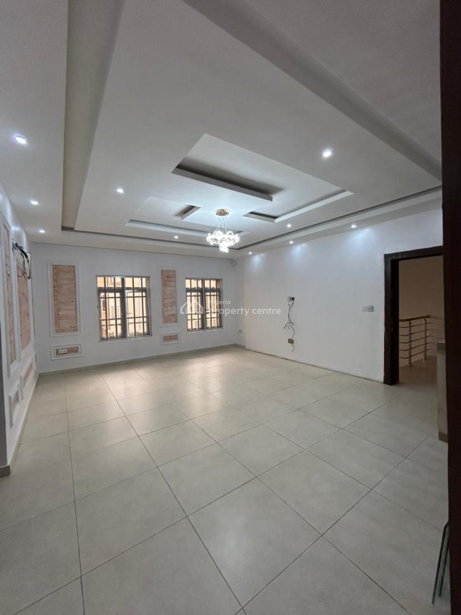 Well Maintained Four (4) Bedroom Mansionnaite with a Room Bq, Off Platinum Way, Ikate, Lekki, Lagos, Flat / Apartment for Rent