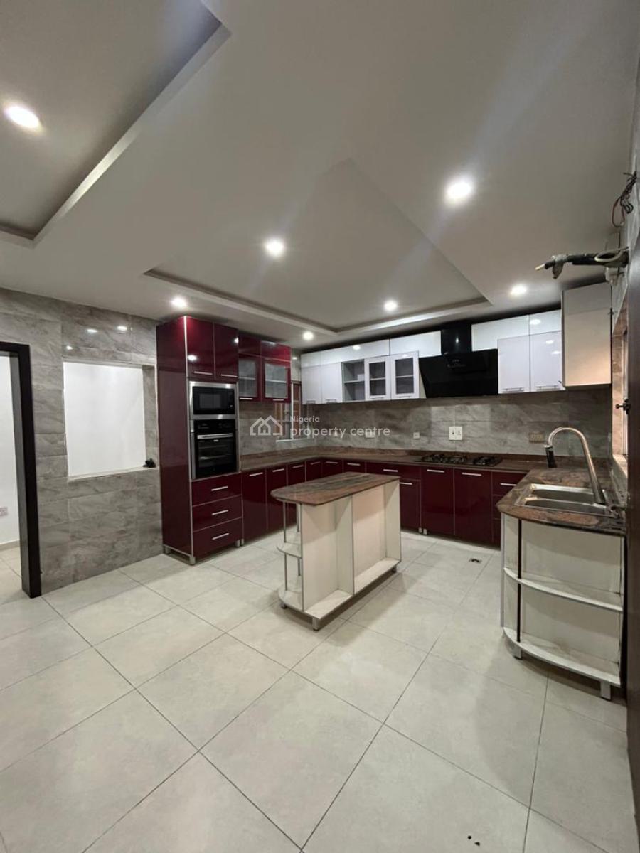 Well Maintained Four (4) Bedroom Mansionnaite with a Room Bq, Off Platinum Way, Ikate, Lekki, Lagos, Flat / Apartment for Rent