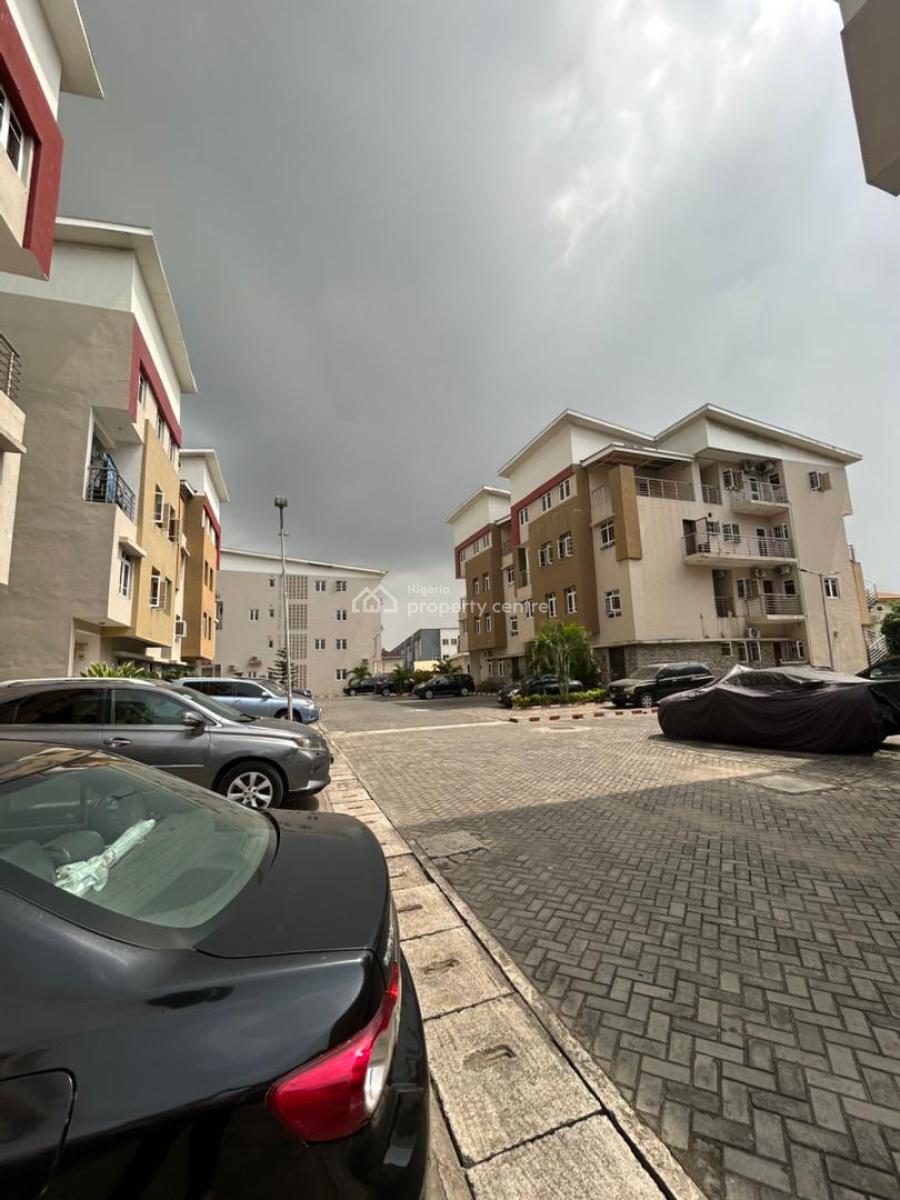 Well Maintained Four (4) Bedroom Mansionnaite with a Room Bq, Off Platinum Way, Ikate, Lekki, Lagos, Flat / Apartment for Rent