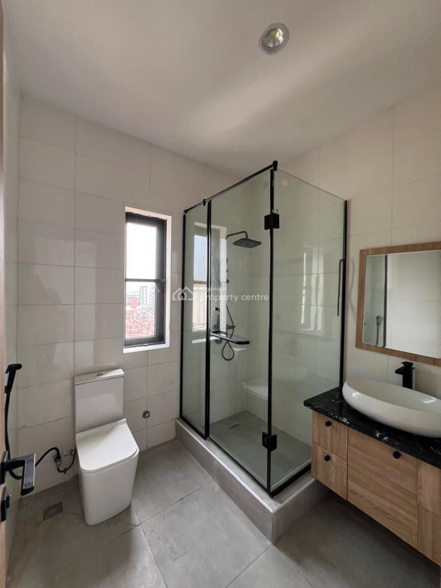 Spacious Luxury 2 Bedroom Apartment with a Room Bq, Lekki Phase1, Lekki, Lagos, Flat / Apartment for Sale