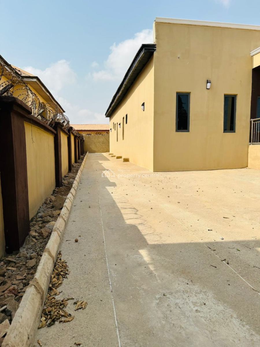 New and Modern 5 Bedroom Bungalow in a Cozy Area, Ayegoro By Carlton Gate, Akobo, Ibadan, Oyo, Detached Bungalow for Sale