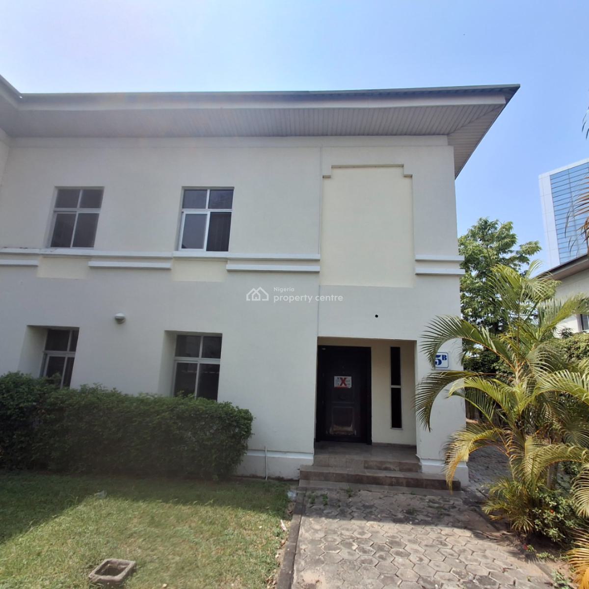 Three Bedroom Semi-detached, Lekki Phase 1, Lekki, Lagos, Semi-detached Duplex for Rent