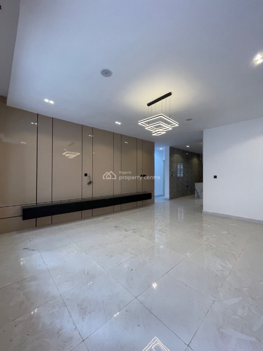 Wonderfully Finished 2 Bedroom Apartment in a Communal Living Space, Ologolo, Lekki, Lagos, Flat / Apartment for Sale