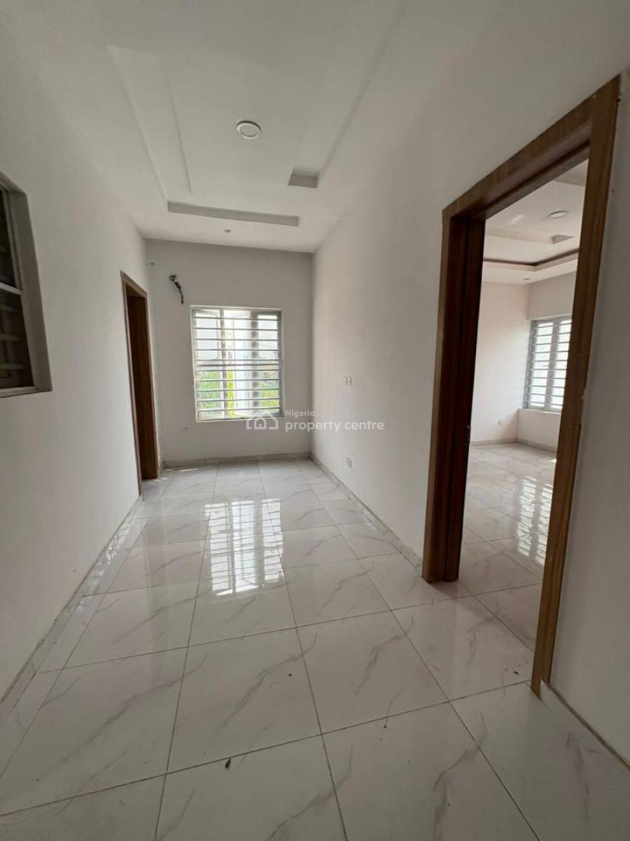 Distress Spacious 4bedroom Terrace Duplex Ikota Axis, Ikota, Lekki, Lagos, Terraced Duplex for Sale