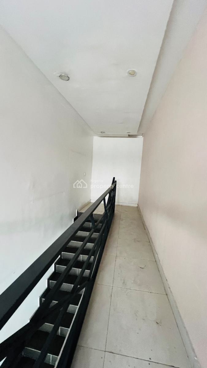 Well Built 2bedroom Maisonette with Bq, Lekki Phase 1, Lekki, Lagos, Flat / Apartment for Rent