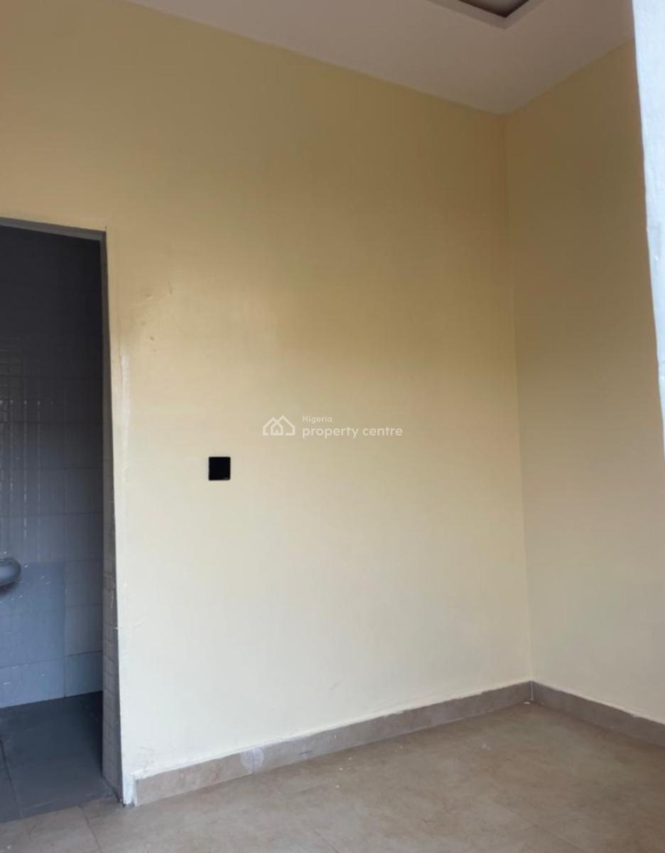 Serviced Spacious 4 Bedrooms Mansionatee with Boyz Quarter, New Road Court, Lekki, Lagos, Terraced Duplex for Rent