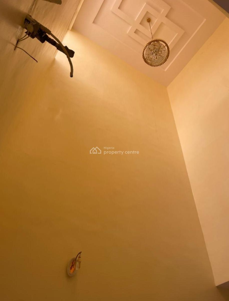 Serviced Spacious 4 Bedrooms Mansionatee with Boyz Quarter, New Road Court, Lekki, Lagos, Terraced Duplex for Rent