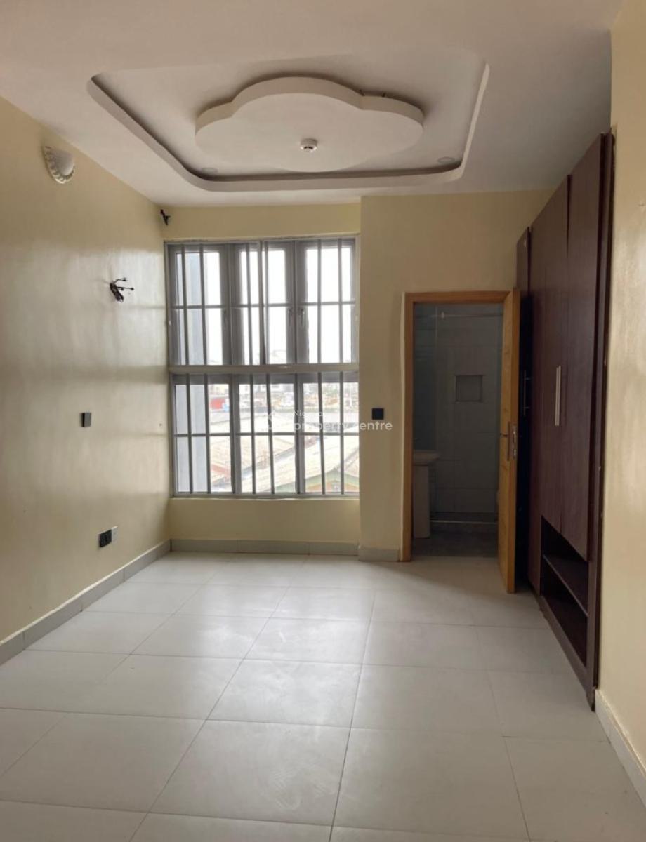 Serviced Spacious 4 Bedrooms Mansionatee with Boyz Quarter, New Road Court, Lekki, Lagos, Terraced Duplex for Rent