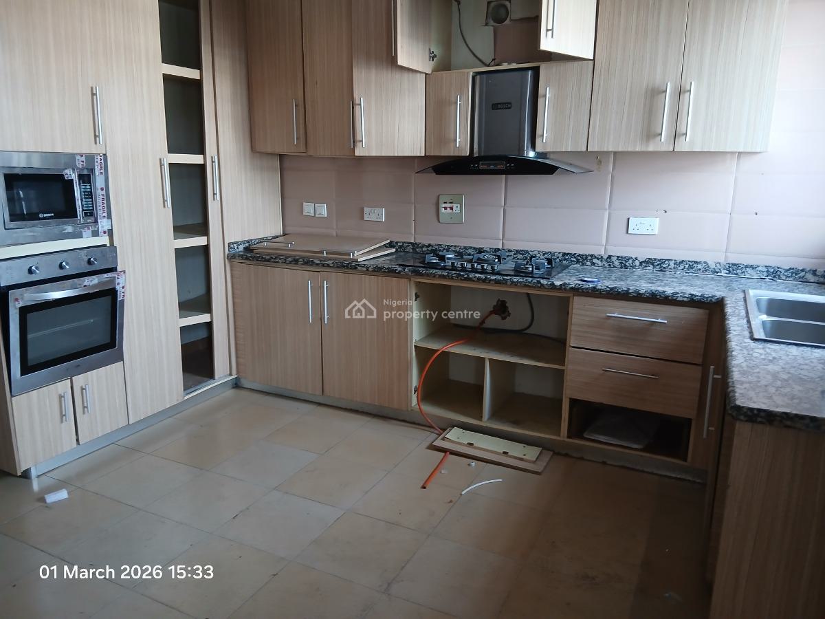 a Lovely Spacious 3 Bedroom Flat Ensuite with Bq, Off Herbert Macaulay Way, Alagomeji, Yaba, Lagos, Flat / Apartment for Sale