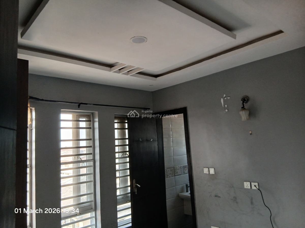 a Lovely Spacious 3 Bedroom Flat Ensuite with Bq, Off Herbert Macaulay Way, Alagomeji, Yaba, Lagos, Flat / Apartment for Sale