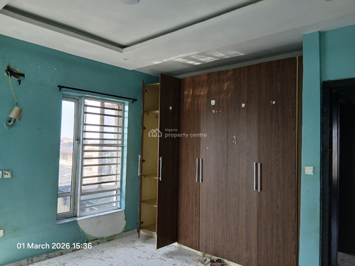 a Lovely Spacious 3 Bedroom Flat Ensuite with Bq, Off Herbert Macaulay Way, Alagomeji, Yaba, Lagos, Flat / Apartment for Sale