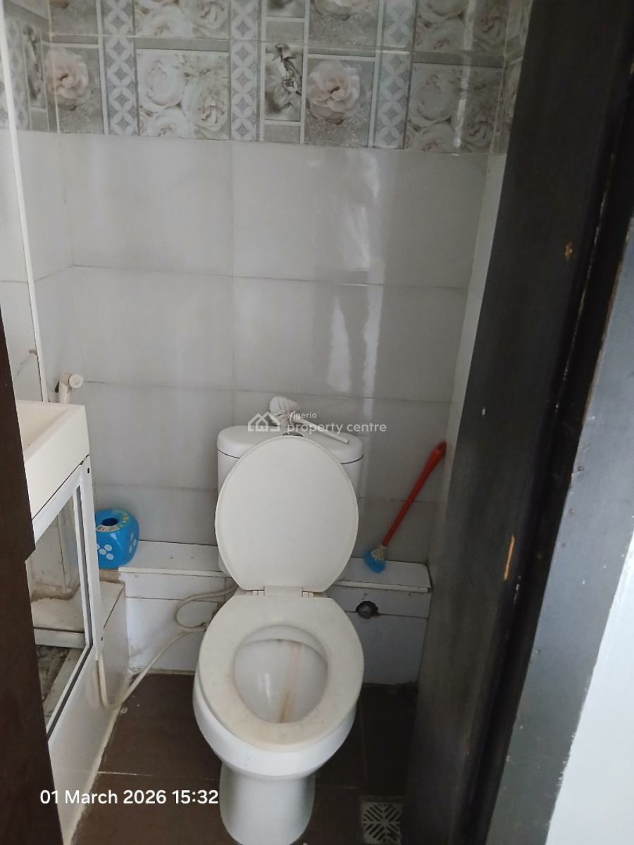 a Lovely Spacious 3 Bedroom Flat Ensuite with Bq, Off Herbert Macaulay Way, Alagomeji, Yaba, Lagos, Flat / Apartment for Sale