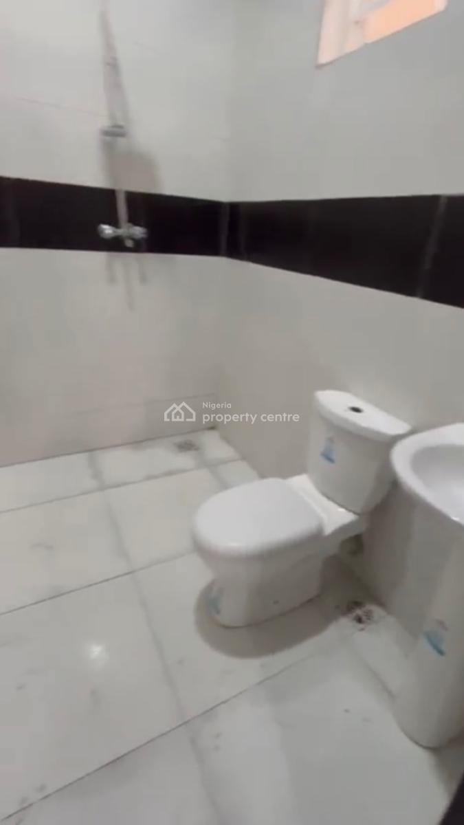 Shared Apt Semi Master Bedroom, Thomas Estate, Ajah, Lagos, Flat / Apartment for Rent