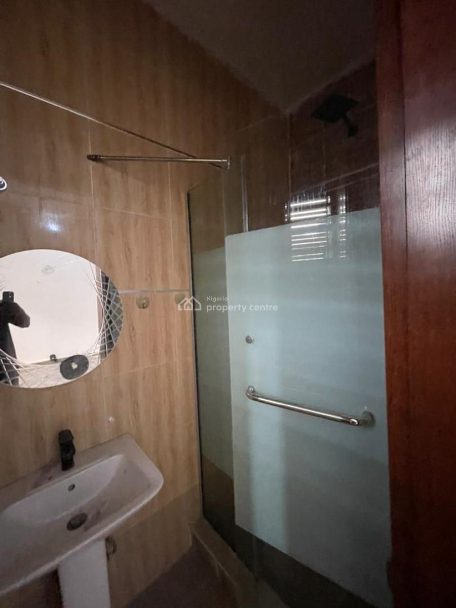 Serviced & Renovated 2 Bedroom Apartment at Chevron., Bera Estate Chevron, Lekki, Lagos, Flat / Apartment for Rent