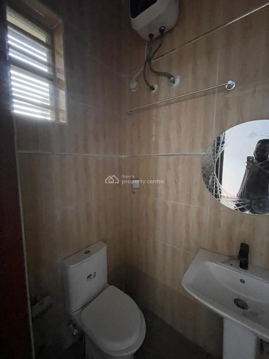 Serviced & Renovated 2 Bedroom Apartment at Chevron., Bera Estate Chevron, Lekki, Lagos, Flat / Apartment for Rent