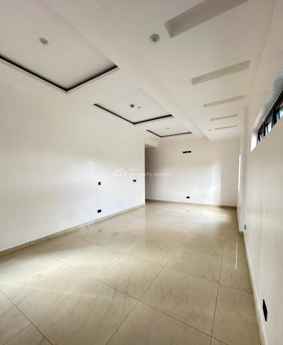 Serviced with 24/7 Power Supply 3 Bedroom En-suite Flat with an Enclos, Victoria Island (vi), Lagos, Flat / Apartment for Rent