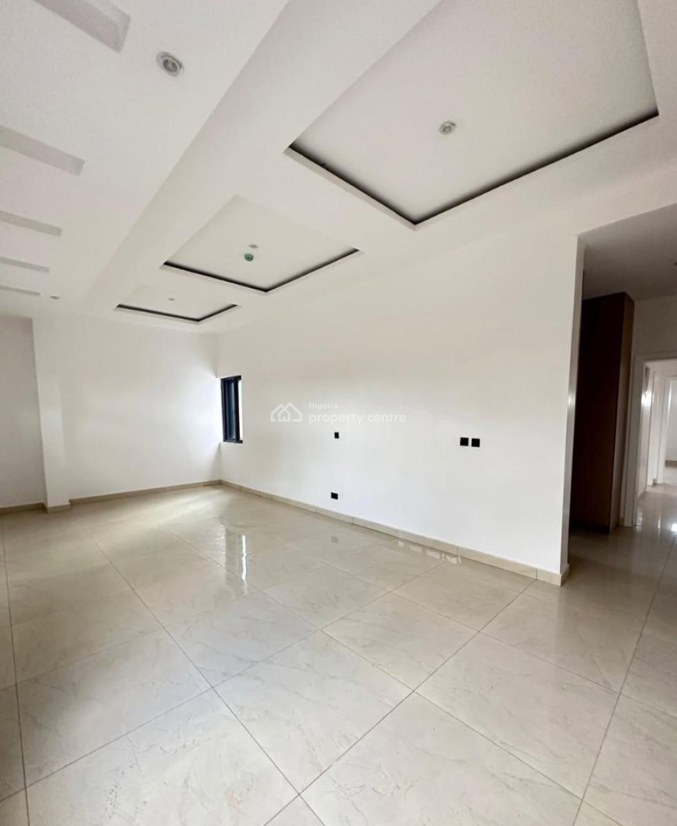 Serviced with 24/7 Power Supply 3 Bedroom En-suite Flat with an Enclos, Victoria Island (vi), Lagos, Flat / Apartment for Rent