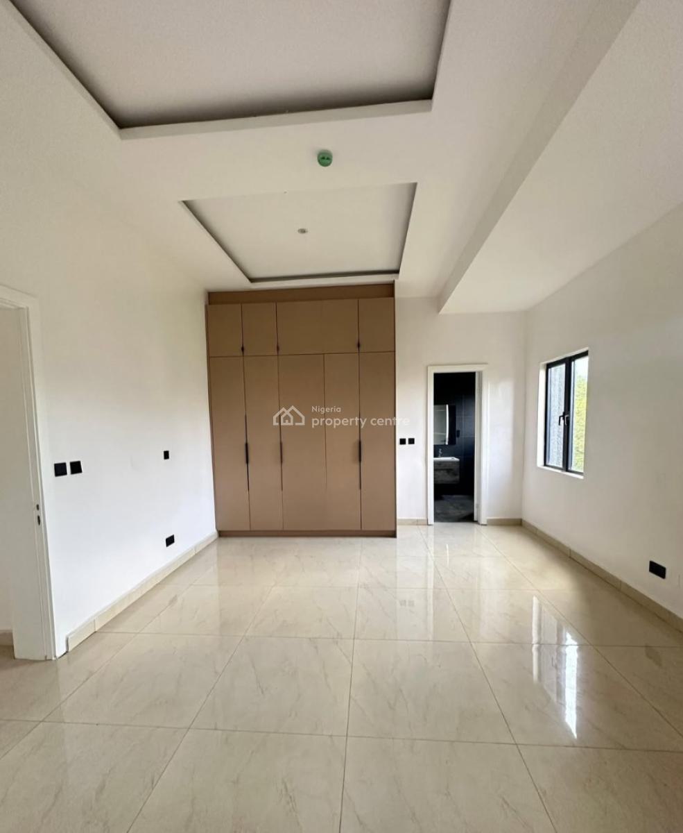 Serviced with 24/7 Power Supply 3 Bedroom En-suite Flat with an Enclos, Victoria Island (vi), Lagos, Flat / Apartment for Rent