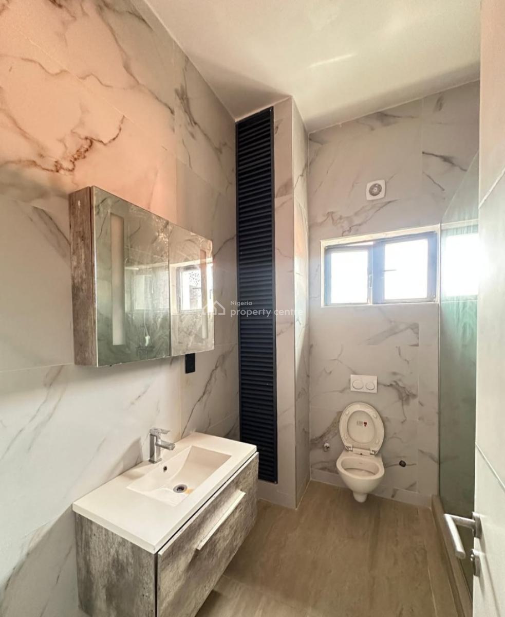 Serviced with 24/7 Power Supply 3 Bedroom En-suite Flat with an Enclos, Victoria Island (vi), Lagos, Flat / Apartment for Rent