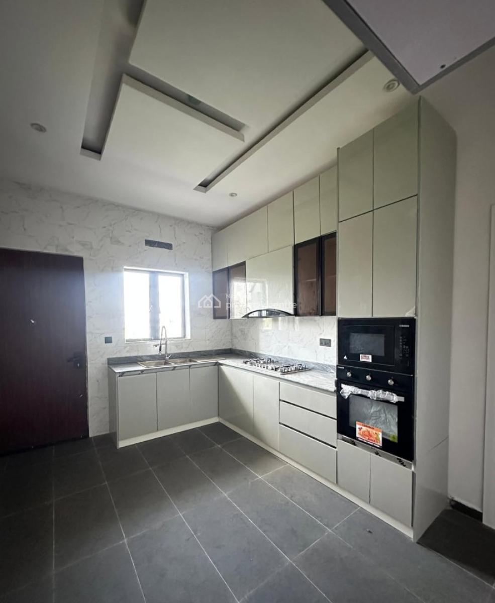 Serviced with 24/7 Power Supply 3 Bedroom En-suite Flat with an Enclos, Victoria Island (vi), Lagos, Flat / Apartment for Rent