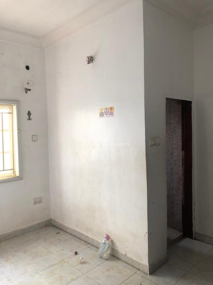 Clean 2 Bedroom Flat, Gra Phase 2, Magodo, Lagos, Flat / Apartment for Rent