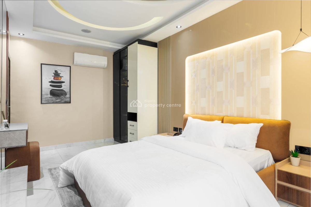 Luxurious 3-bedroom Apartment with Housekeeping,gym and Private Cinema, Swimming Pool,gym,cinema,karaoke,fingerprint Door Lock,art Display, Banana Island, Ikoyi, Lagos, Flat / Apartment Short Let