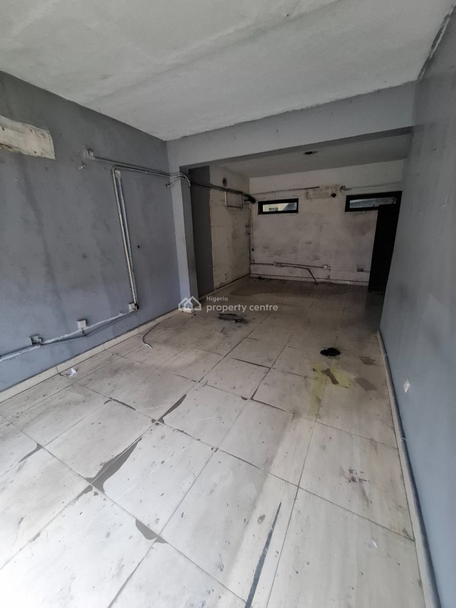 Fresh Letting!!! Big Shop Available for Rt  Location: Shipeolu Str, Palmgrove, Shomolu, Lagos, Shop for Rent