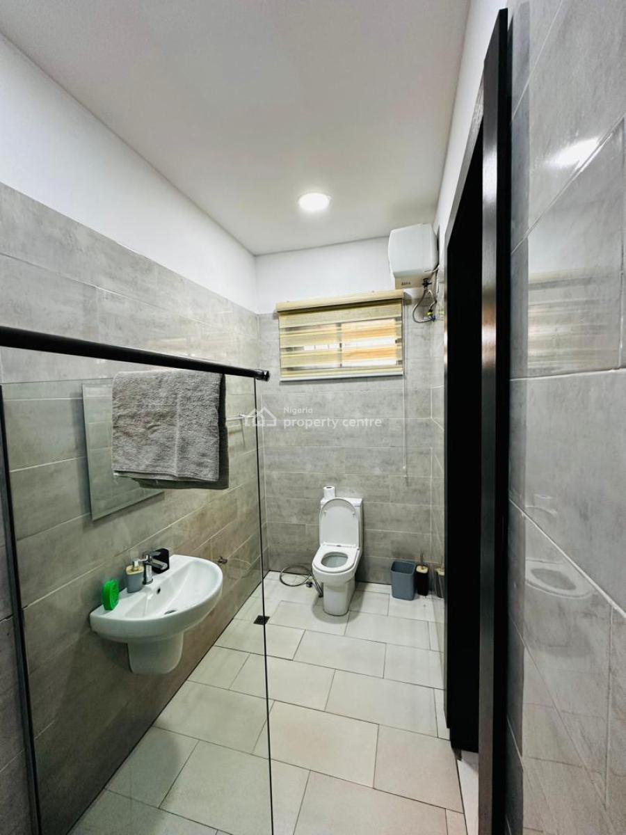 Luxury Distress Fully Serviced 3bedroom Apartment, Lekki Proper, Lekki Phase 1, Lekki, Lagos, Flat / Apartment for Sale