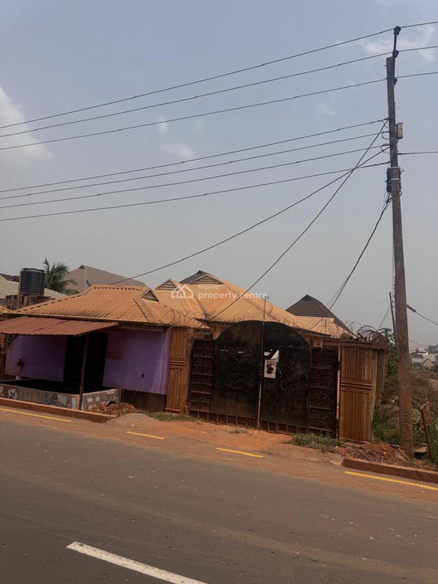 Income Property: Flats + 2 Shops, Alagbaka, Akure, Ondo, Flat / Apartment for Sale