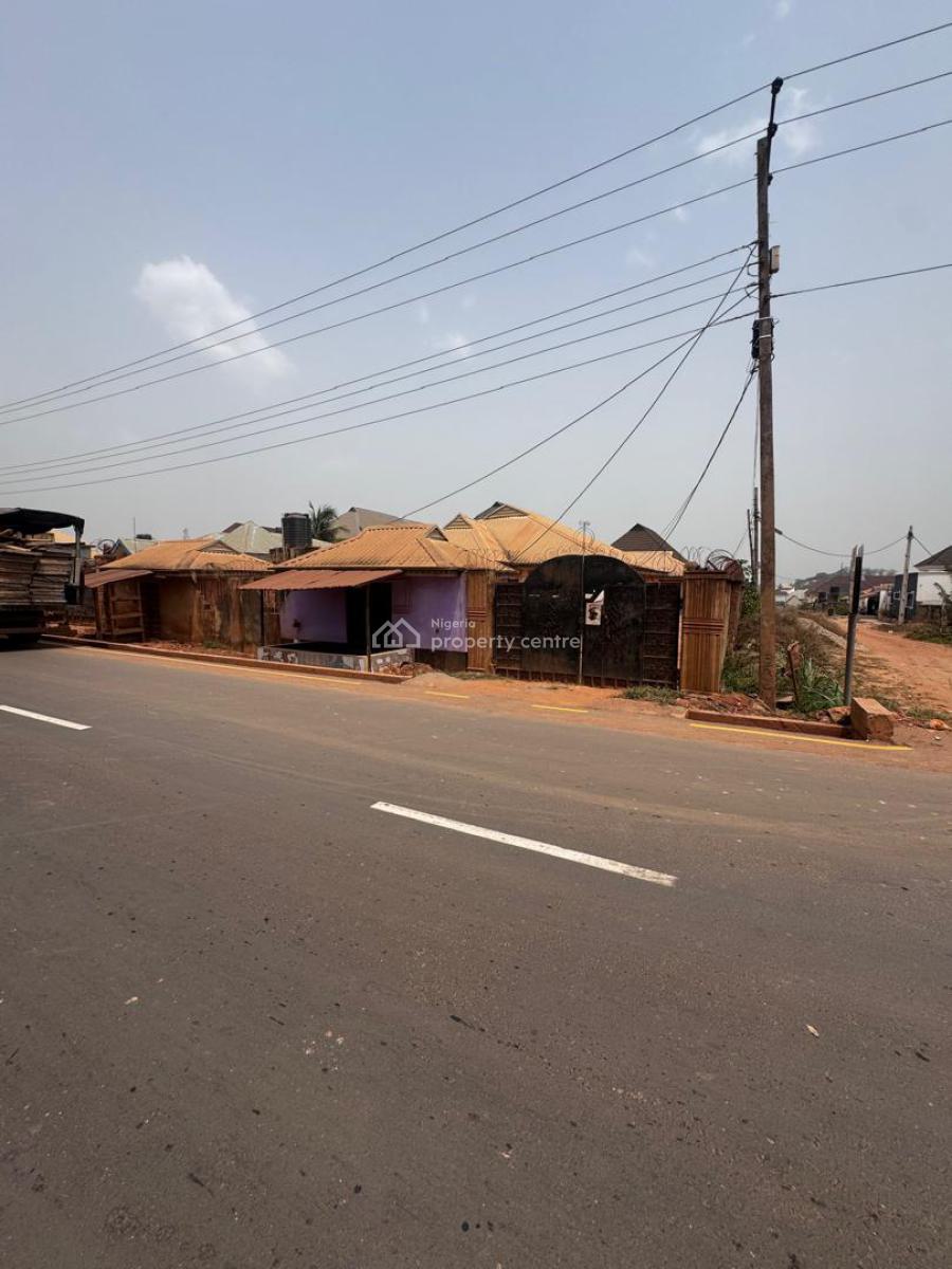 Income Property: Flats + 2 Shops, Alagbaka, Akure, Ondo, Flat / Apartment for Sale