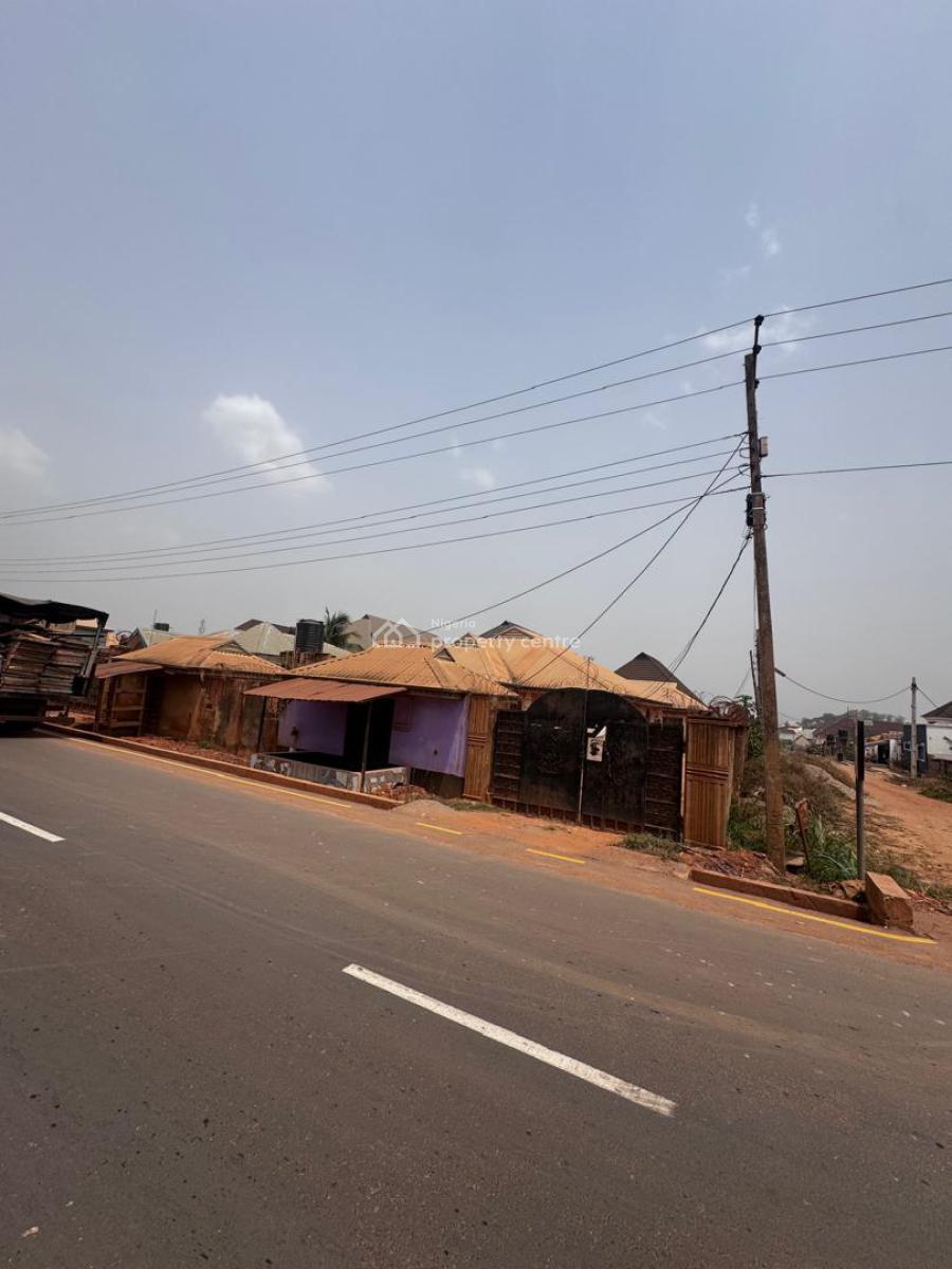 Income Property: Flats + 2 Shops, Alagbaka, Akure, Ondo, Flat / Apartment for Sale