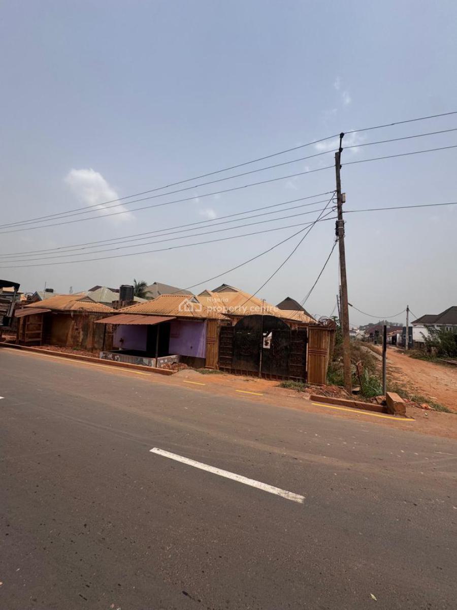 Income Property: Flats + 2 Shops, Alagbaka, Akure, Ondo, Flat / Apartment for Sale