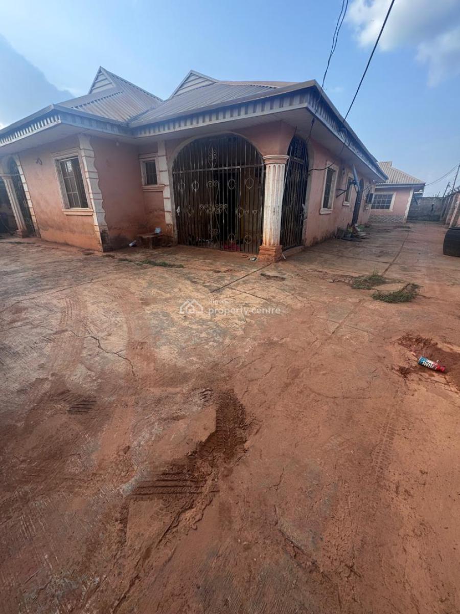 Income Property: Flats + 2 Shops, Alagbaka, Akure, Ondo, Flat / Apartment for Sale