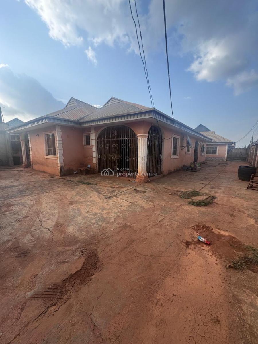 Income Property: Flats + 2 Shops, Alagbaka, Akure, Ondo, Flat / Apartment for Sale