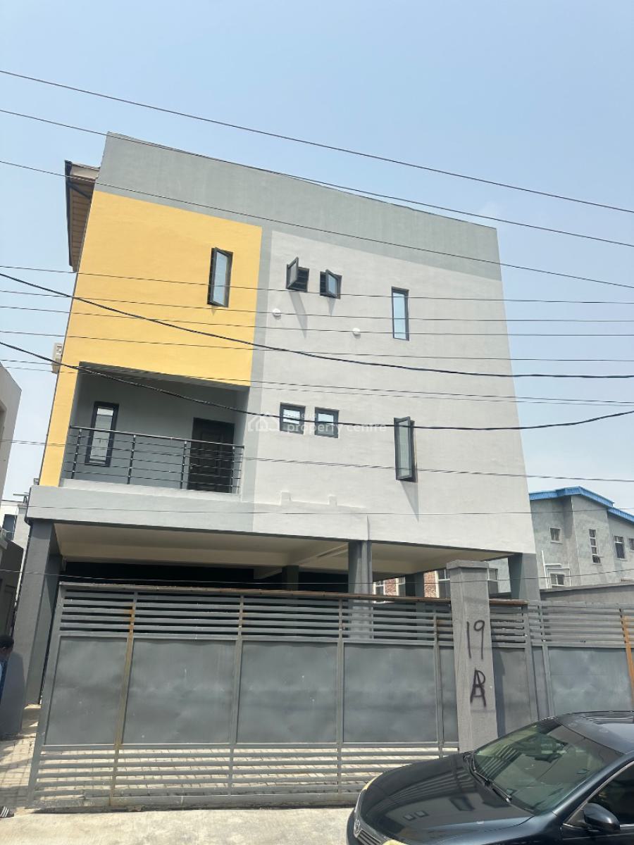 Spacious 1 Bedroom Apartment, Ologolo, Lekki, Lagos, Flat / Apartment for Sale