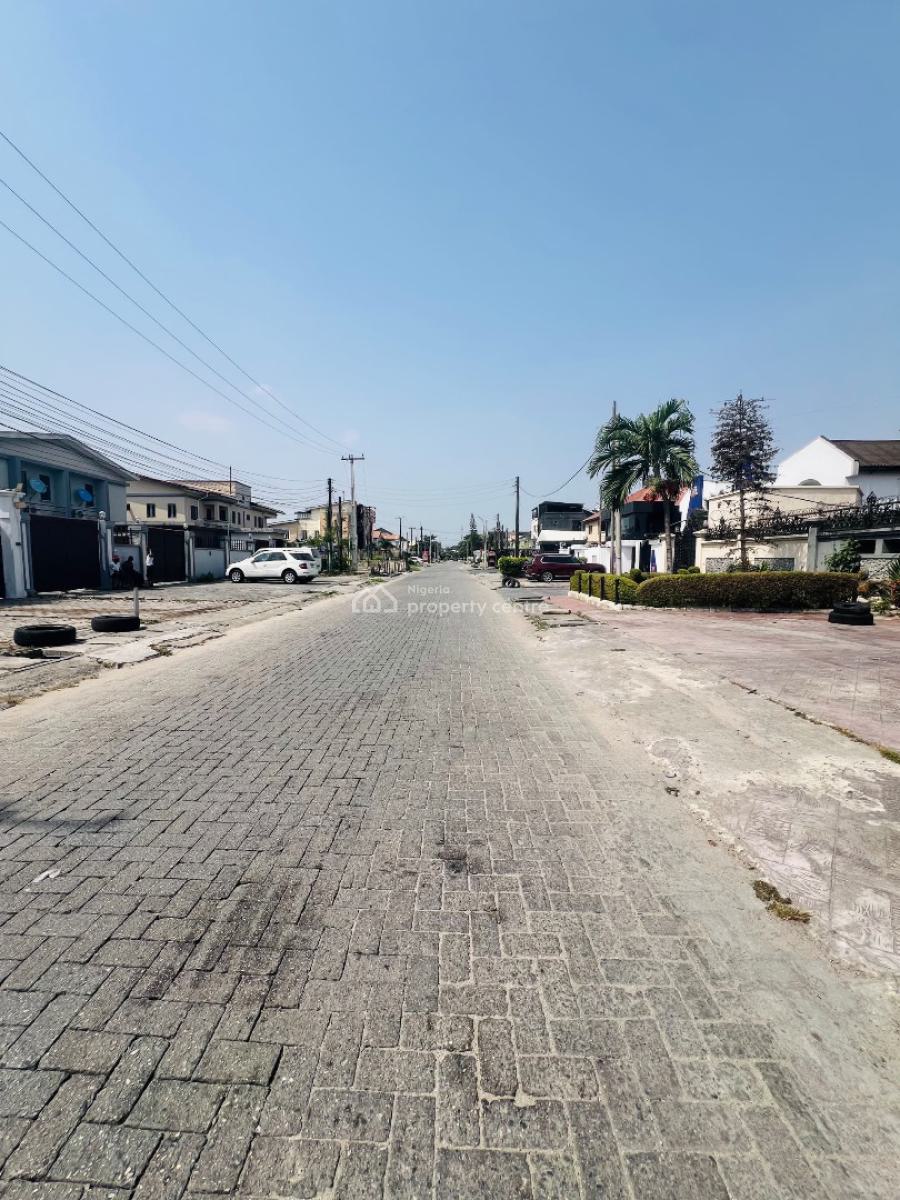 Standard 4bedroom, Lekki Phase 1, Lekki, Lagos, Semi-detached Duplex for Rent